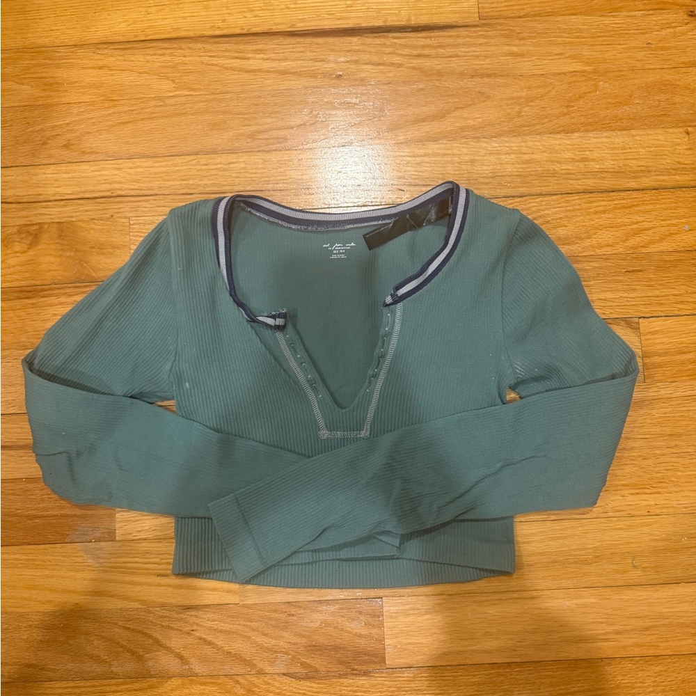 Green long sleve top